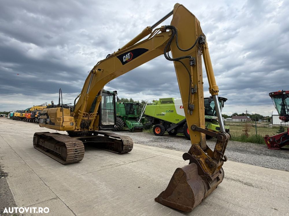 Caterpillar 320B Excavator - 5
