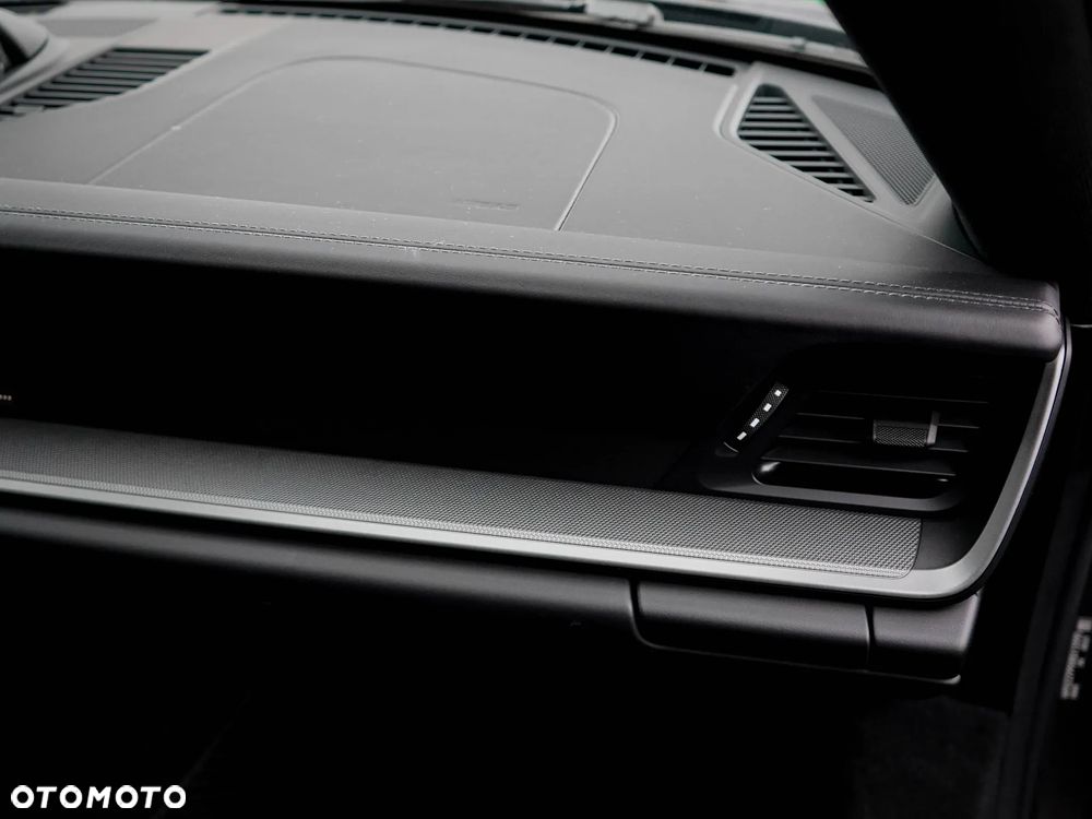 Porsche 911 Carrera 4S - 27