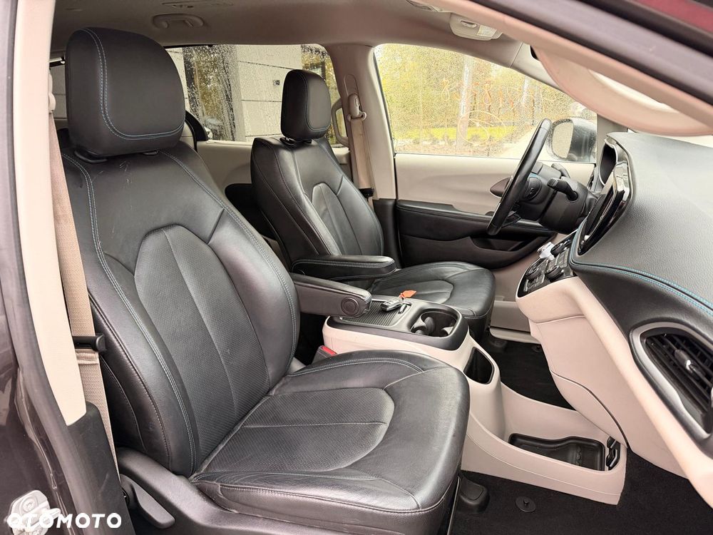 Chrysler Pacifica - 23