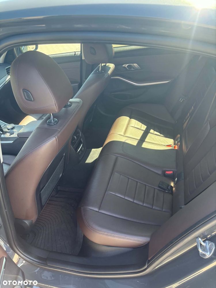 BMW Seria 3 320d xDrive Luxury Line Purity sport - 14
