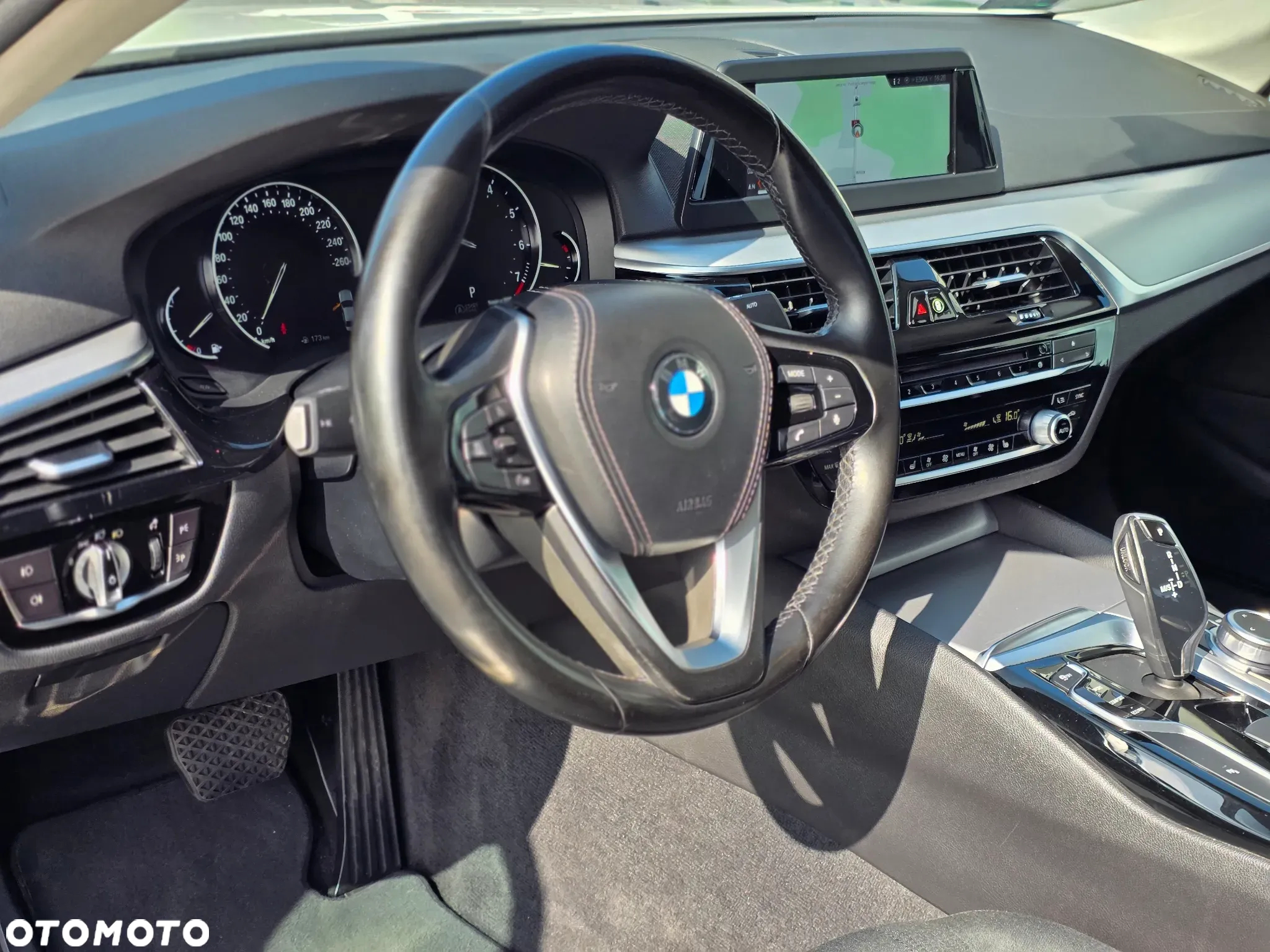 BMW Seria 5 520i - 25