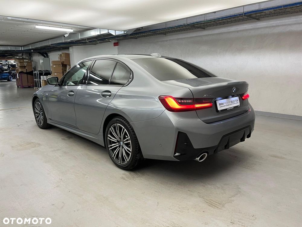 BMW Seria 3 330i xDrive M Sport - 12