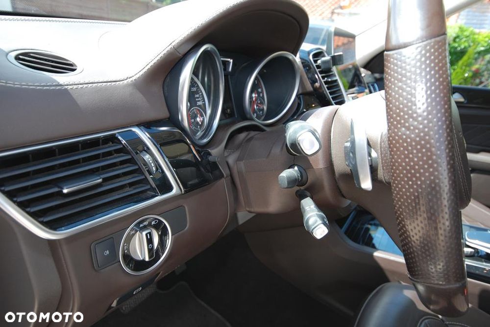 Mercedes-Benz GLS - 25