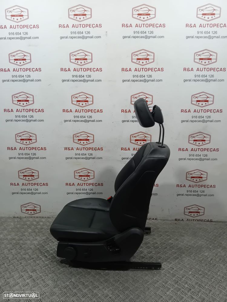 Bancos Frente Frontal Mercedes Class C W204 Imaculados em Pele Original - 6