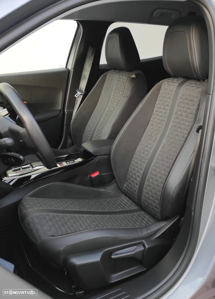 Peugeot e-2008 Allure - 20