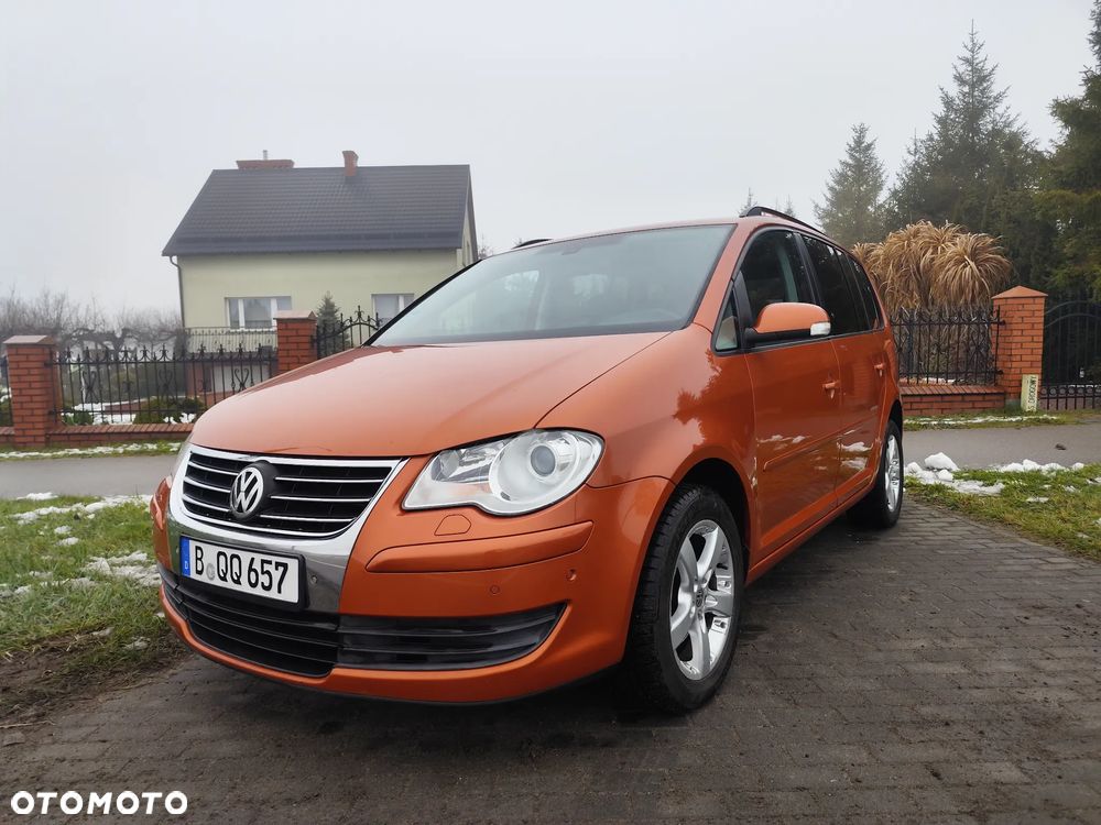Volkswagen Touran 2.0 TDI Trendline DSG - 25