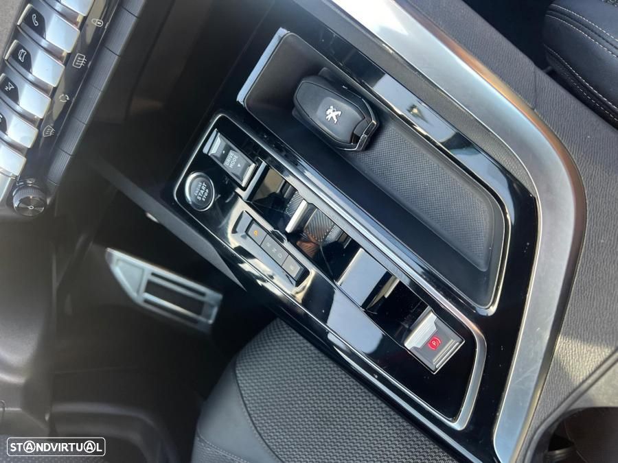 Peugeot 3008 1.6 Hybrid Allure Pack e-EAT8 - 8