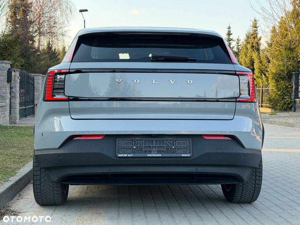 Volvo EX30 Single Motor Extended Range RWD Ultra - 32