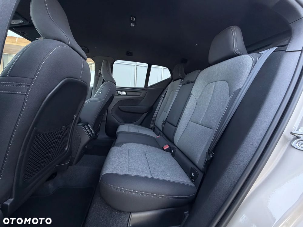 Volvo XC 40 B3 Plus Dark - 22