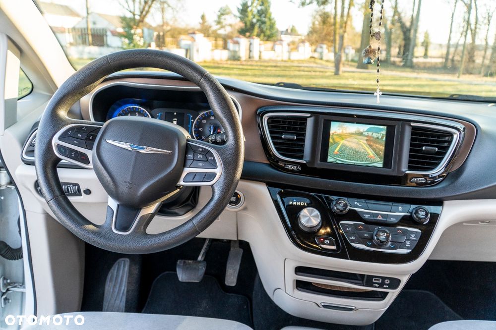 Chrysler Pacifica - 17