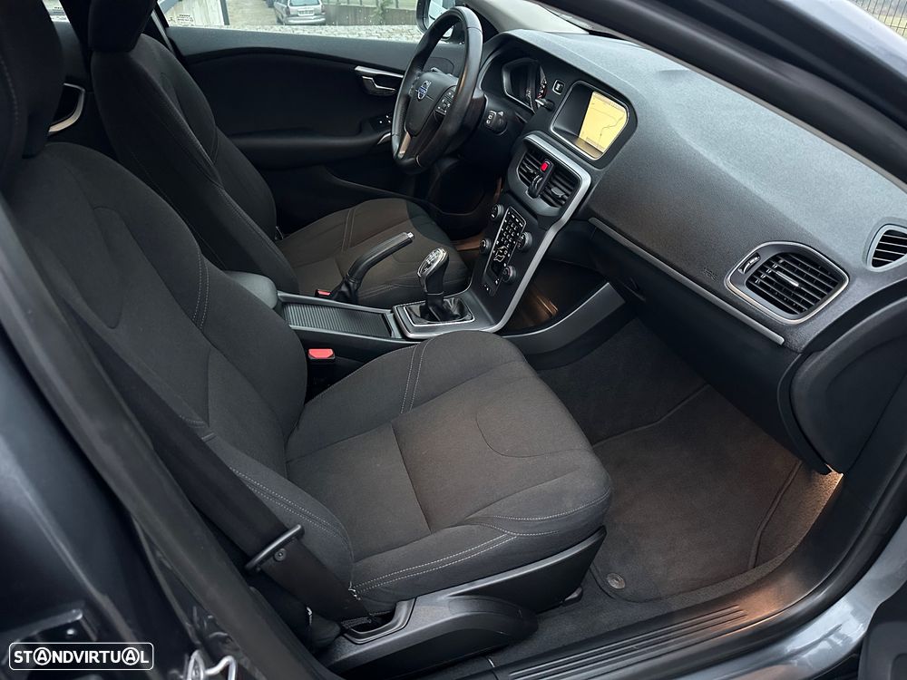 Volvo V40 D2 Momentum - 12