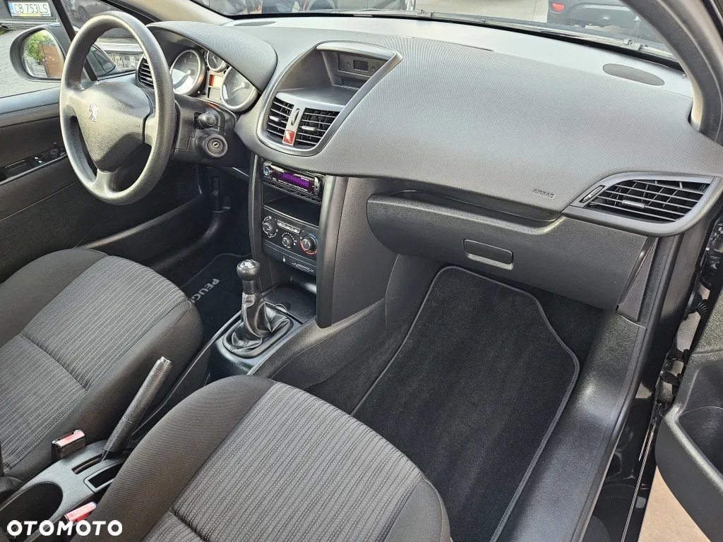 Peugeot 207 - 18