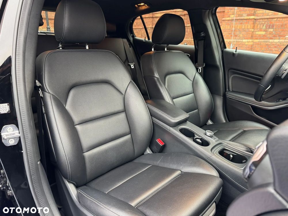 Mercedes-Benz GLA 250 7G-DCT UrbanStyle Edition - 16