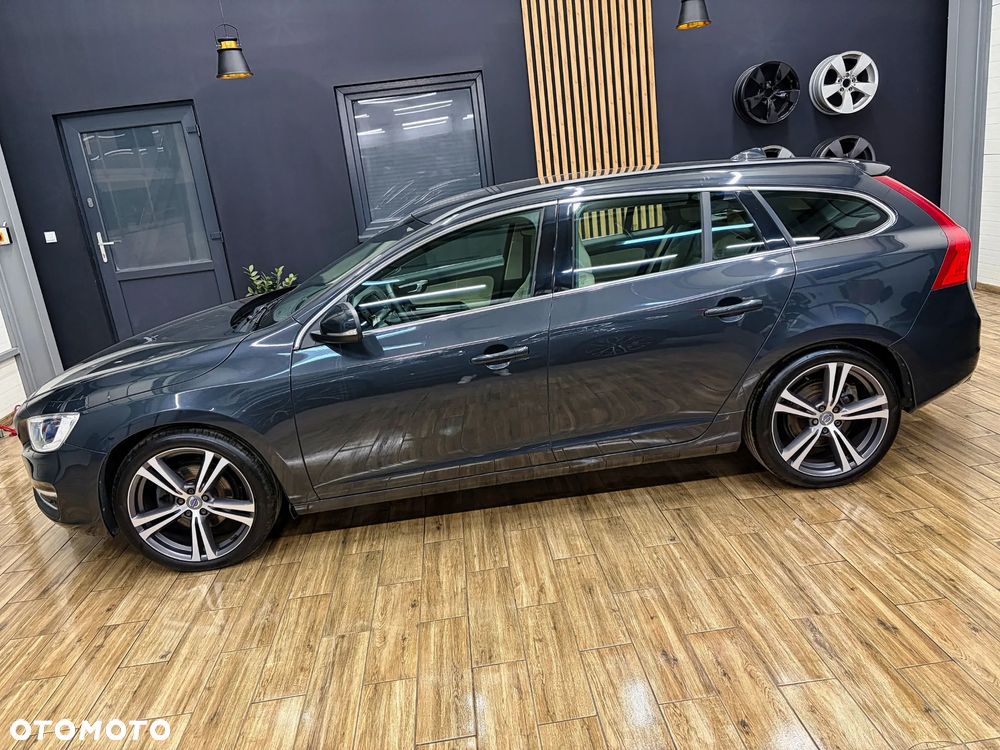 Volvo V60 D4 Geartronic Momentum - 12