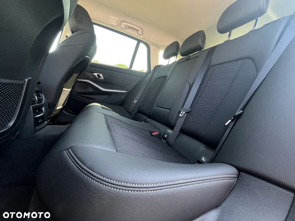 BMW Seria 3 318d Touring Sport Line - 15