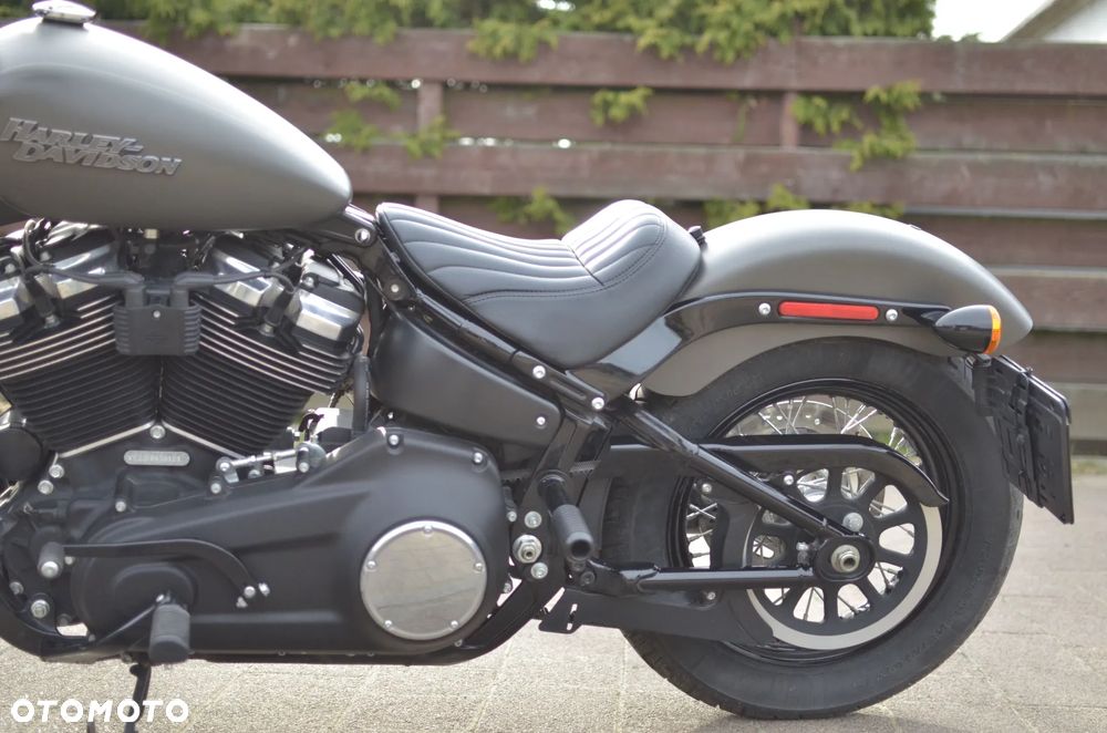 Harley-Davidson Softail Street Bob - 18