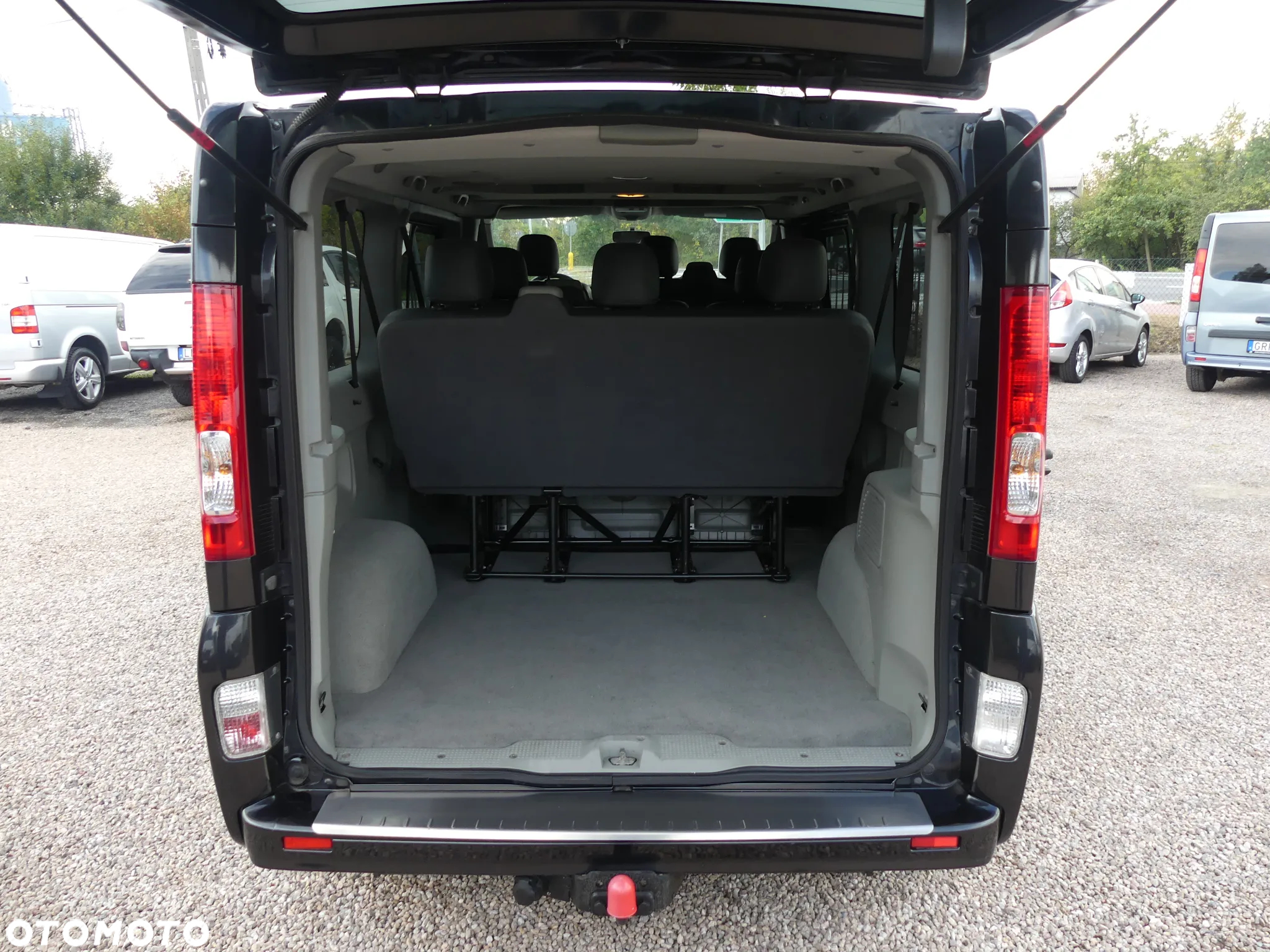 Renault Trafic 2.0 dCi 115 FAP Grand Passenger Black Edition - 23