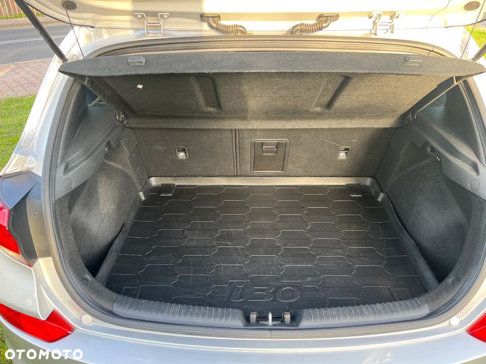 Hyundai i30 1.6 D Premiere Luxury DCT - 18