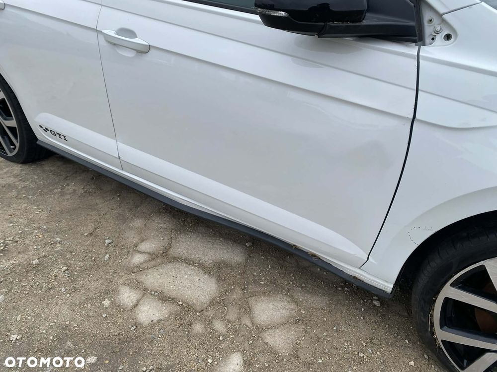 Volkswagen Polo 2.0 TSI DSG GTI - 29