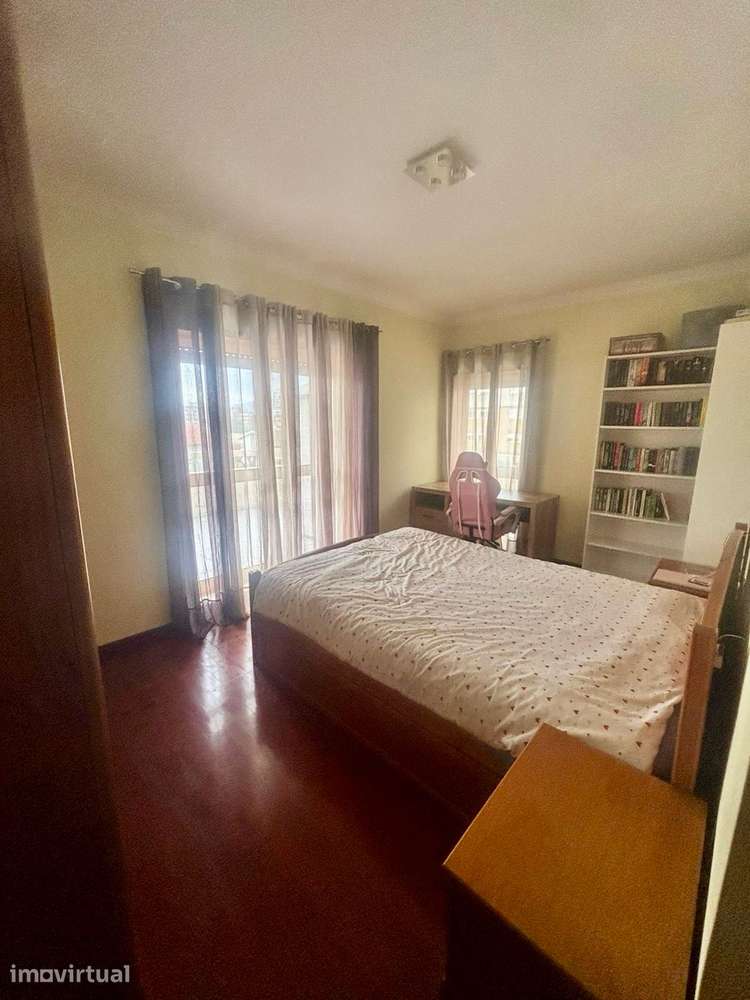 Apartamento T4 com 3 casas de banho e garagem - Grande imagem: 5/17