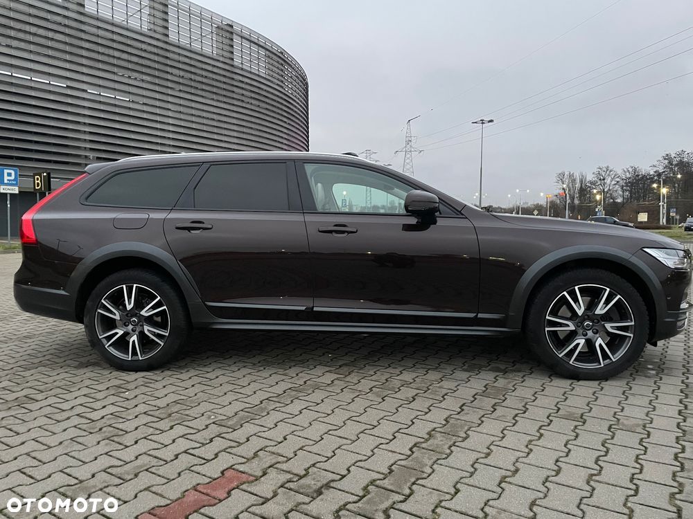 Volvo V90 D5 AWD Momentum Pro - 4