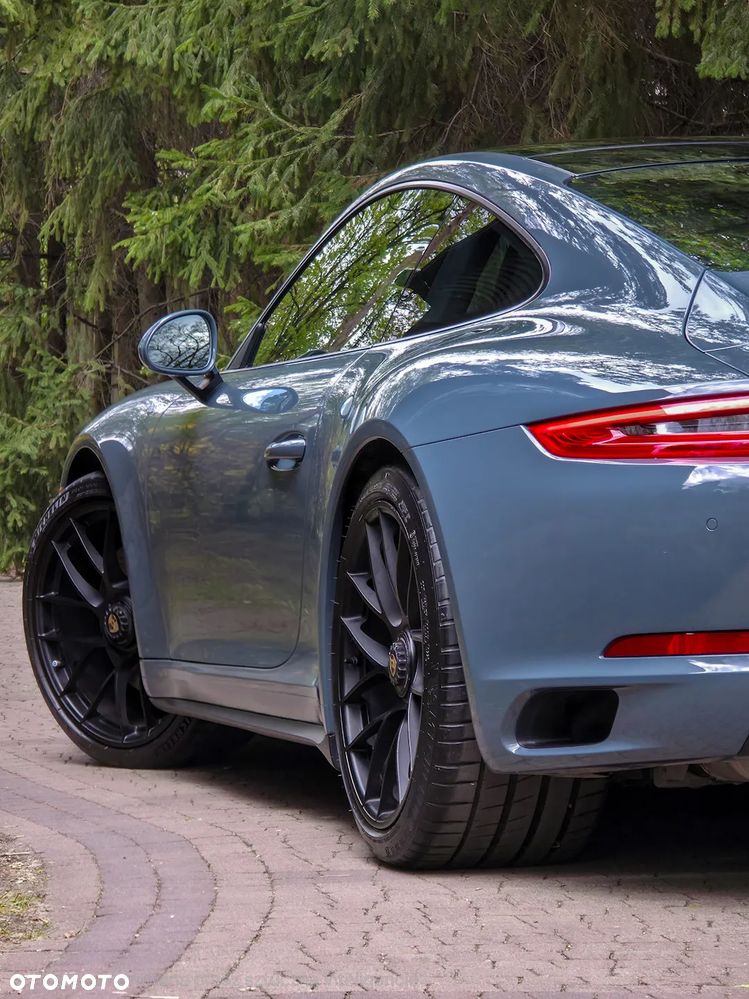Porsche 911 Carrera 4 GTS PDK - 13
