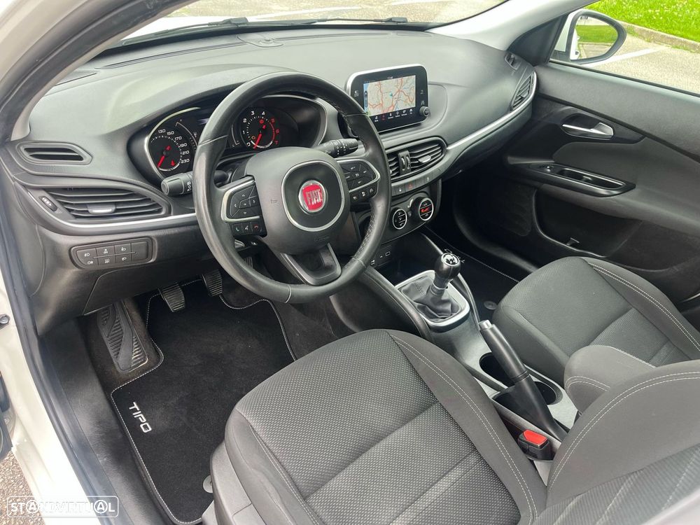 Fiat Tipo Station Wagon 1.3 M-Jet Lounge - 23