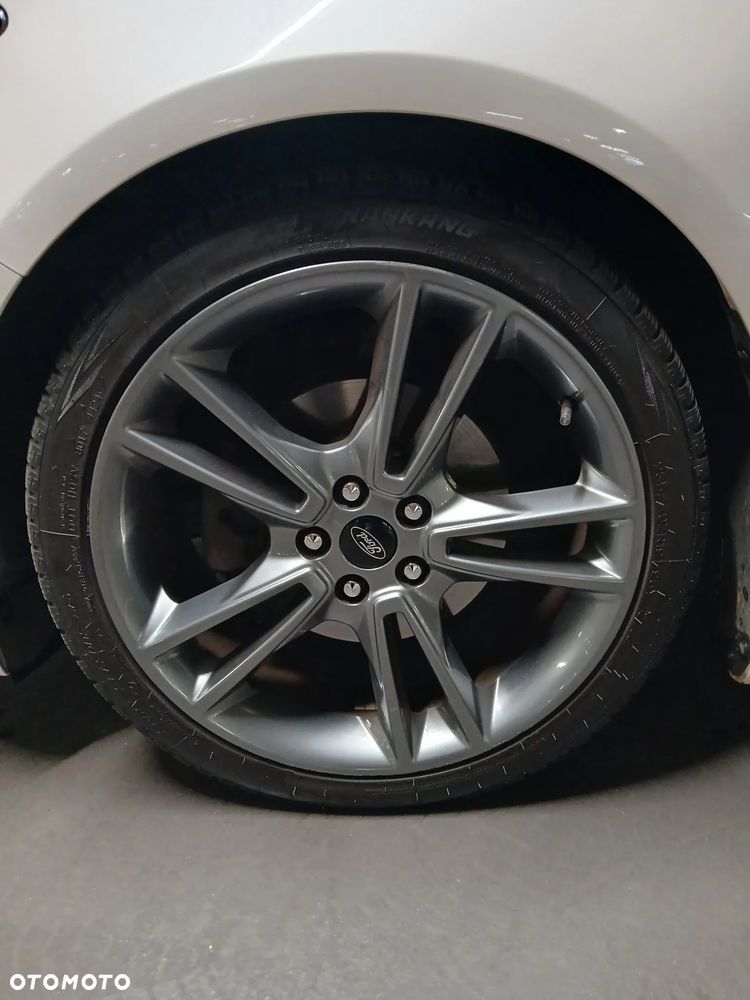 Ford Mondeo - 38