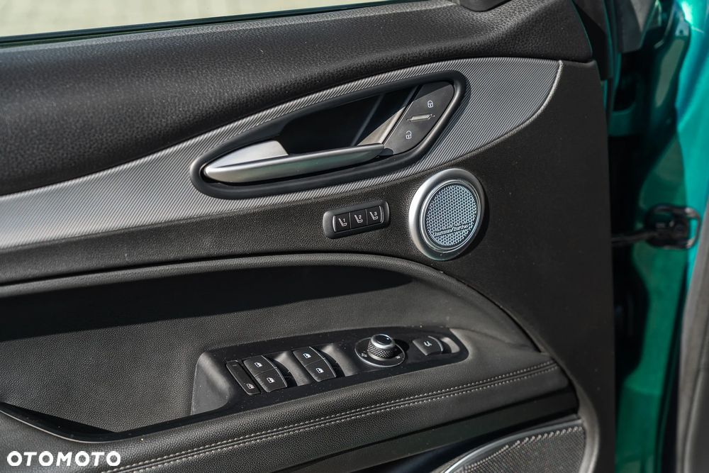 Alfa Romeo Stelvio 2.0 Turbo 16V AT8-Q4 Super - 21