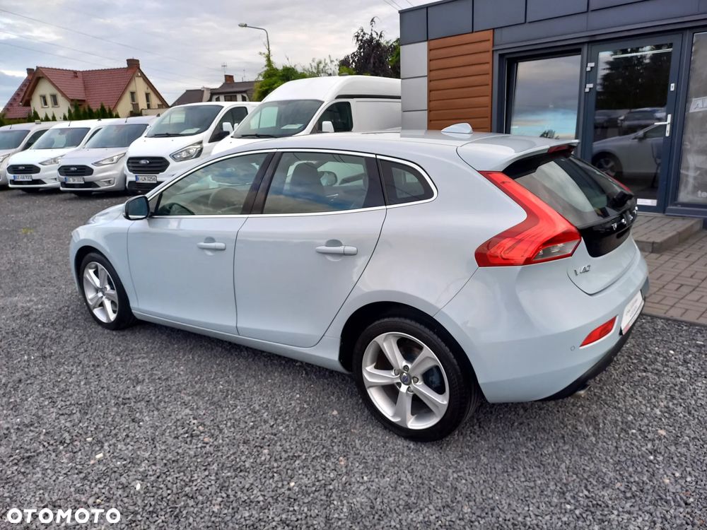 Volvo V40 D3 Momentum - 4