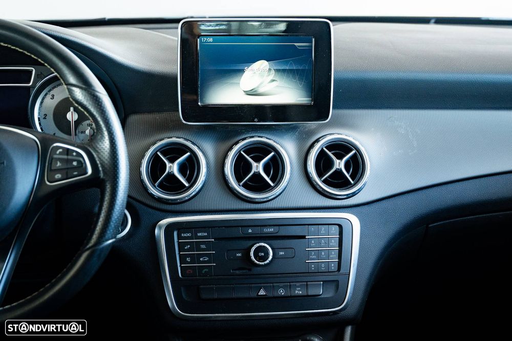 Mercedes-Benz GLA 180 d - 15