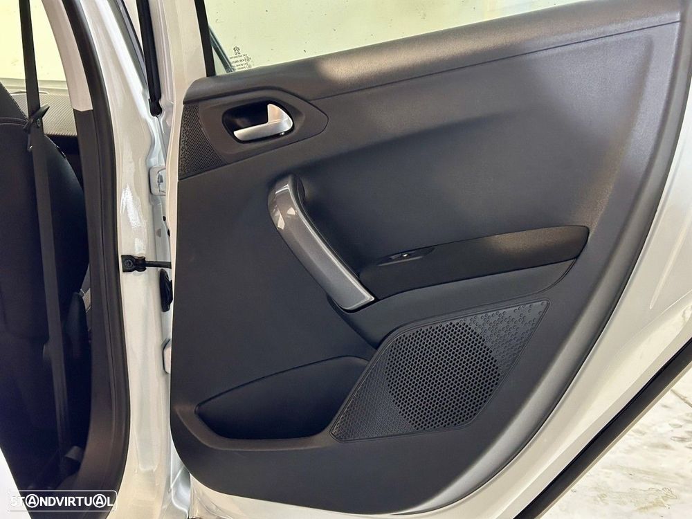 Peugeot 2008 1.2 PureTech Style - 35