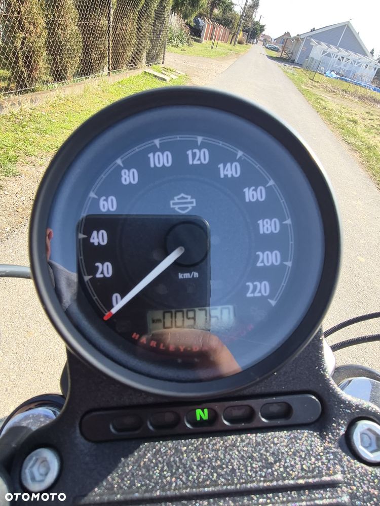 Harley-Davidson Sportster Iron 883 - 5