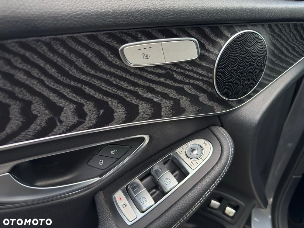 Mercedes-Benz GLC 250 4Matic 9G-TRONIC AMG Line - 23