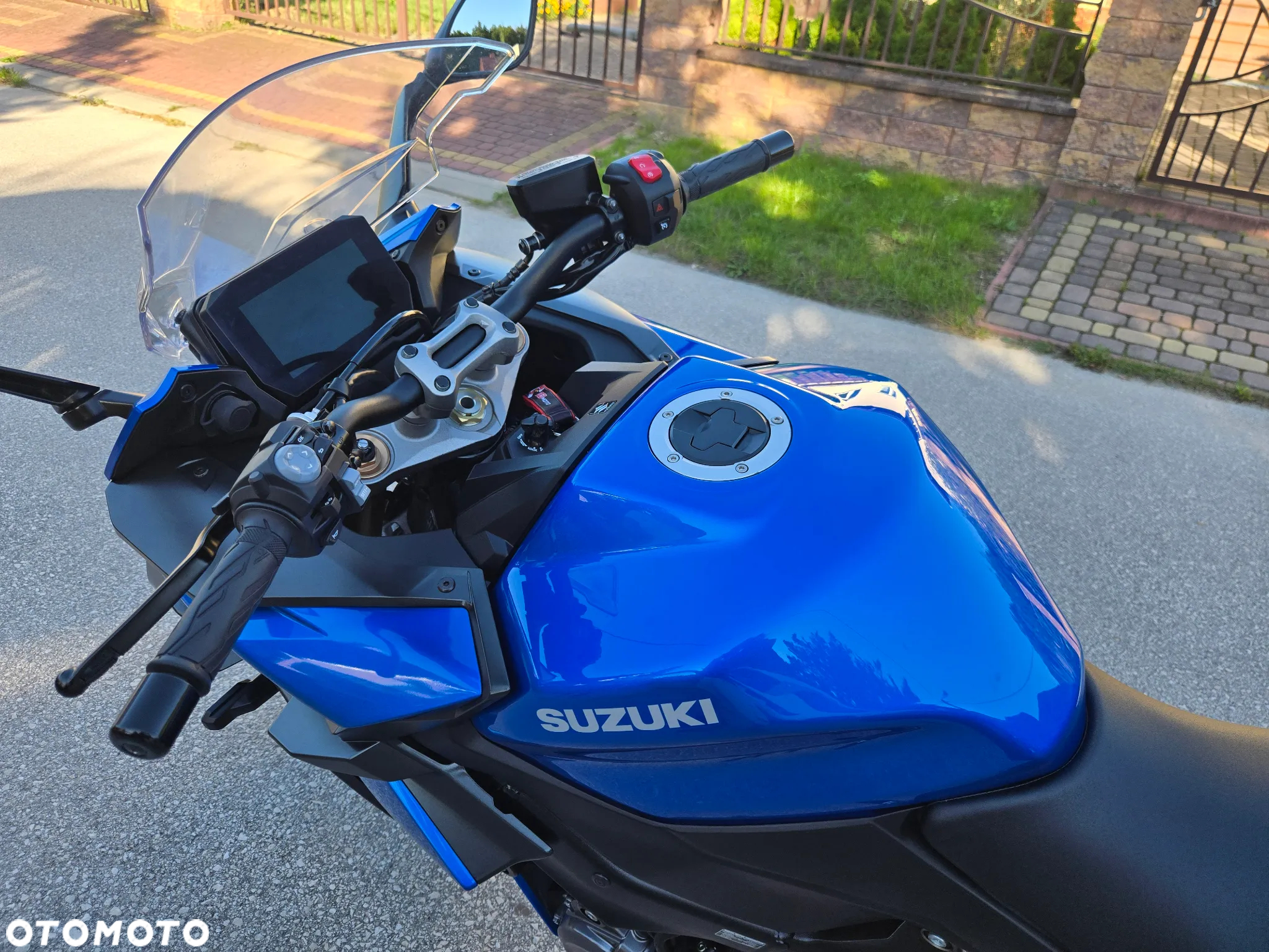 Suzuki GSX - 26