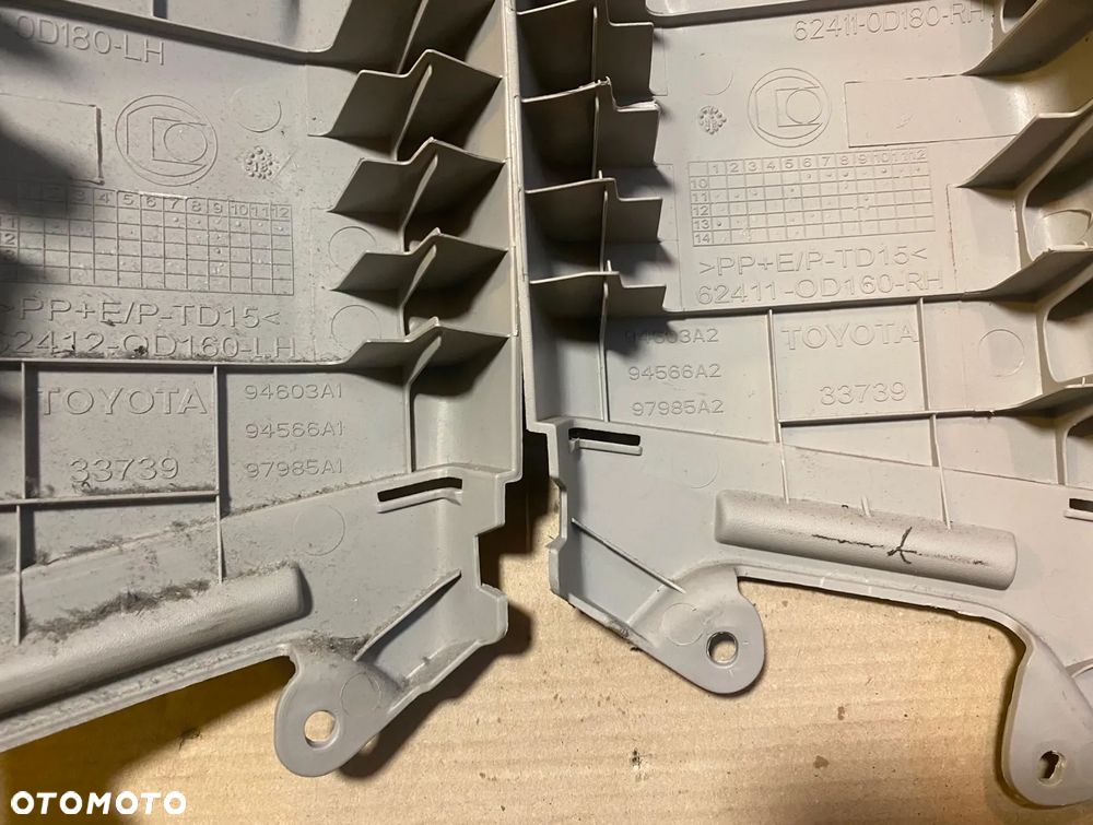 Osłona słupka środkowego prawa lewa 62411-0D160 Toyota Yaris III 2019r. OE - 3