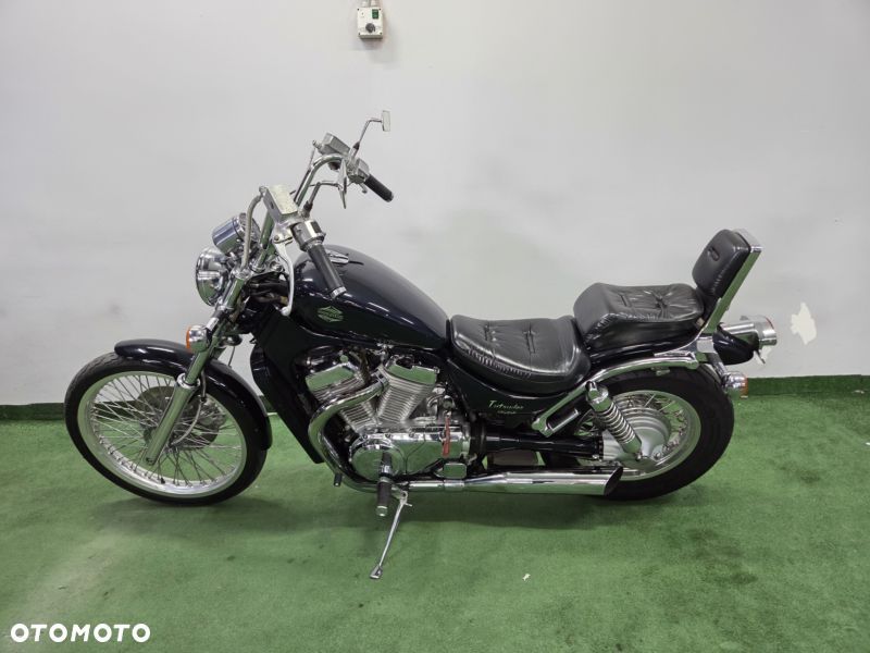 Suzuki Intruder - 12