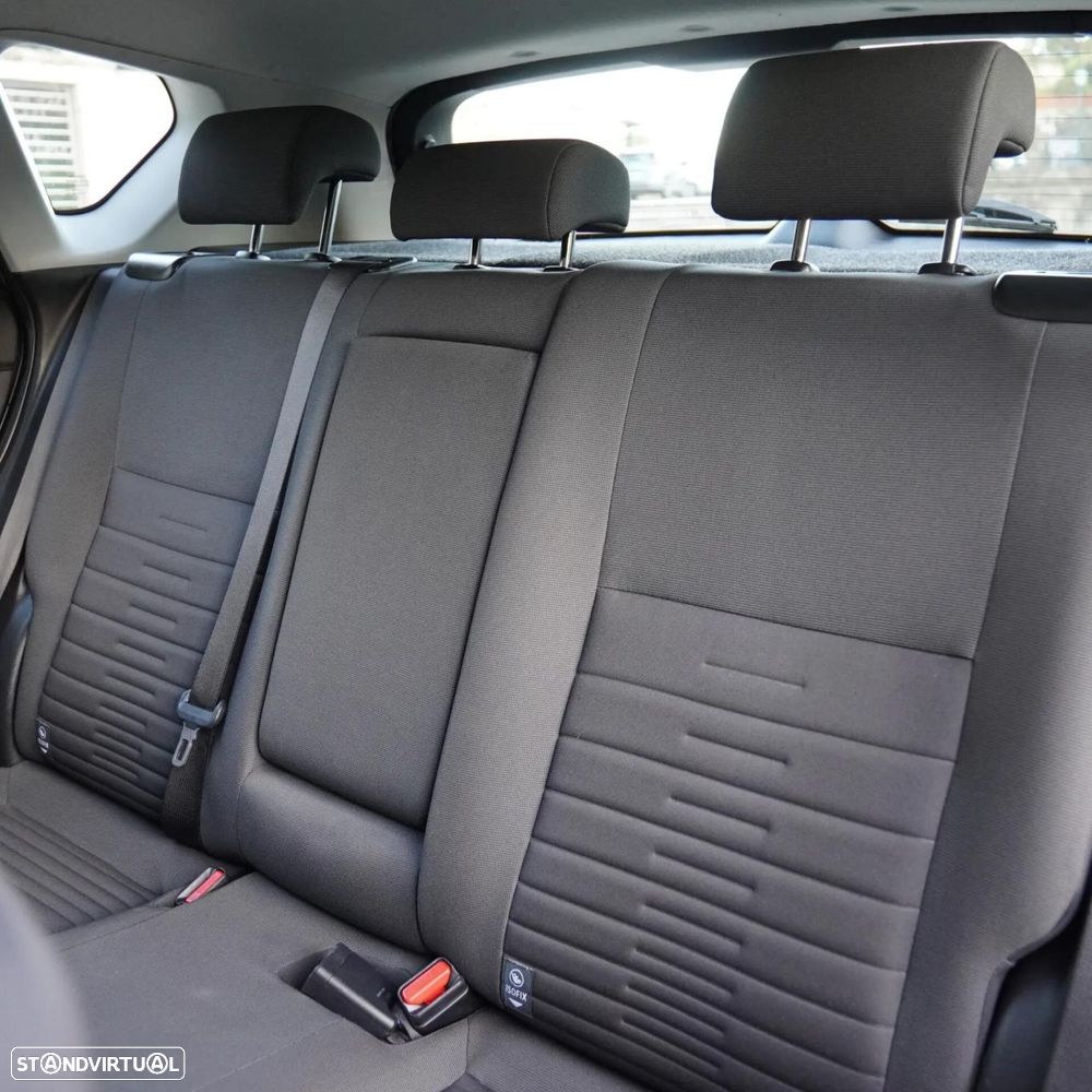 Toyota Auris 1.8 HSD Active - 17