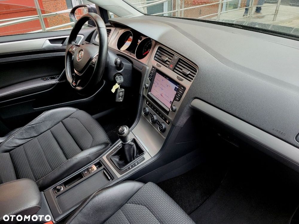 Volkswagen Golf - 10