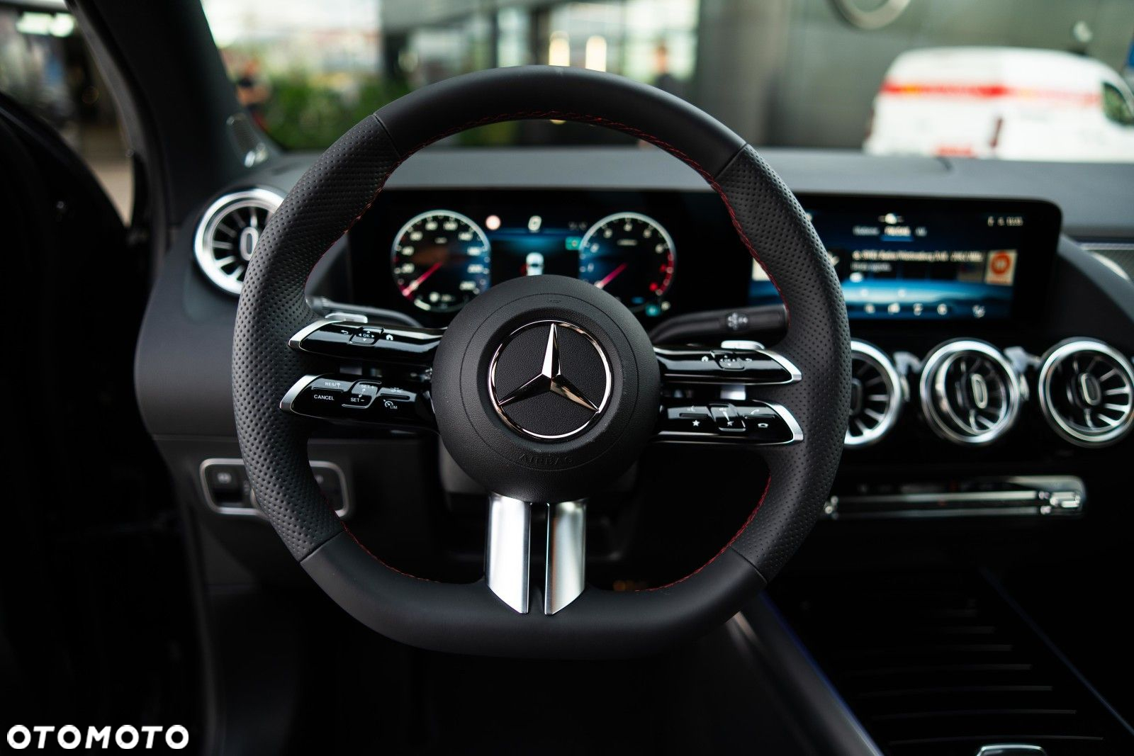 Mercedes-Benz GLA - 17
