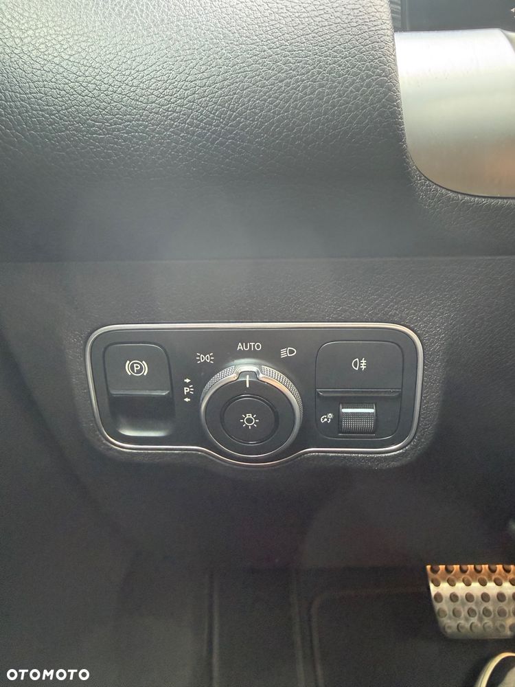 Mercedes-Benz GLB AMG 35 4Matic AMG Speedshift DCT 8G - 33