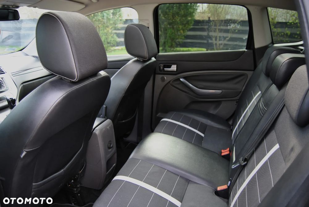 Ford Kuga 2.0 TDCi 4x4 Titanium - 6