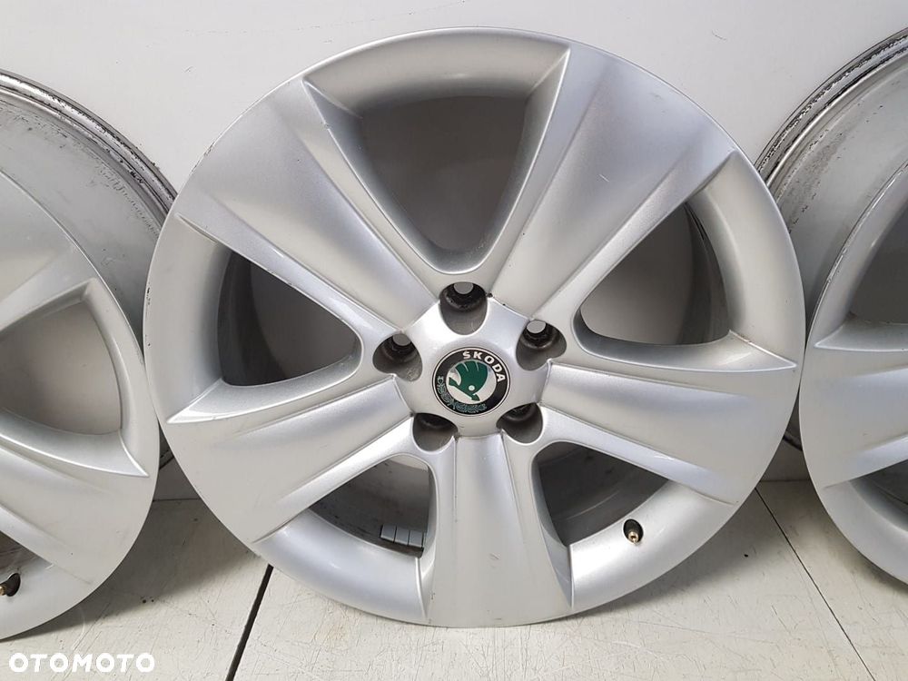 4x FELGA FELGI ALUMINIOWE SKODA YETI 7.0J  X  17 ET45 5X112 ALUFELGA 5L0601025B - 5