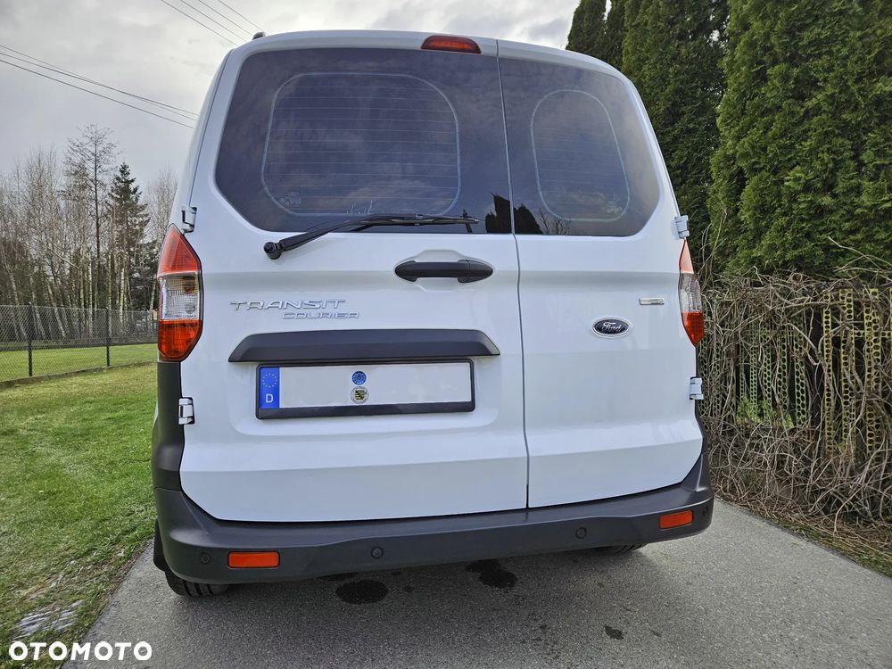 Ford Transit Courier - 10