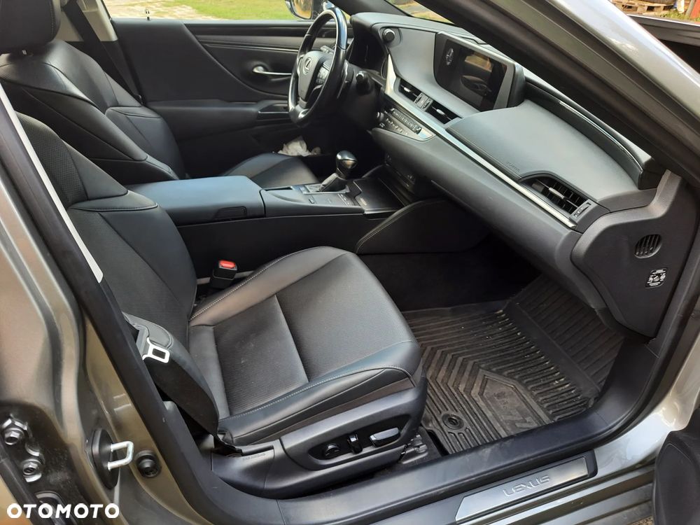 Lexus ES 300h Prestige - 7