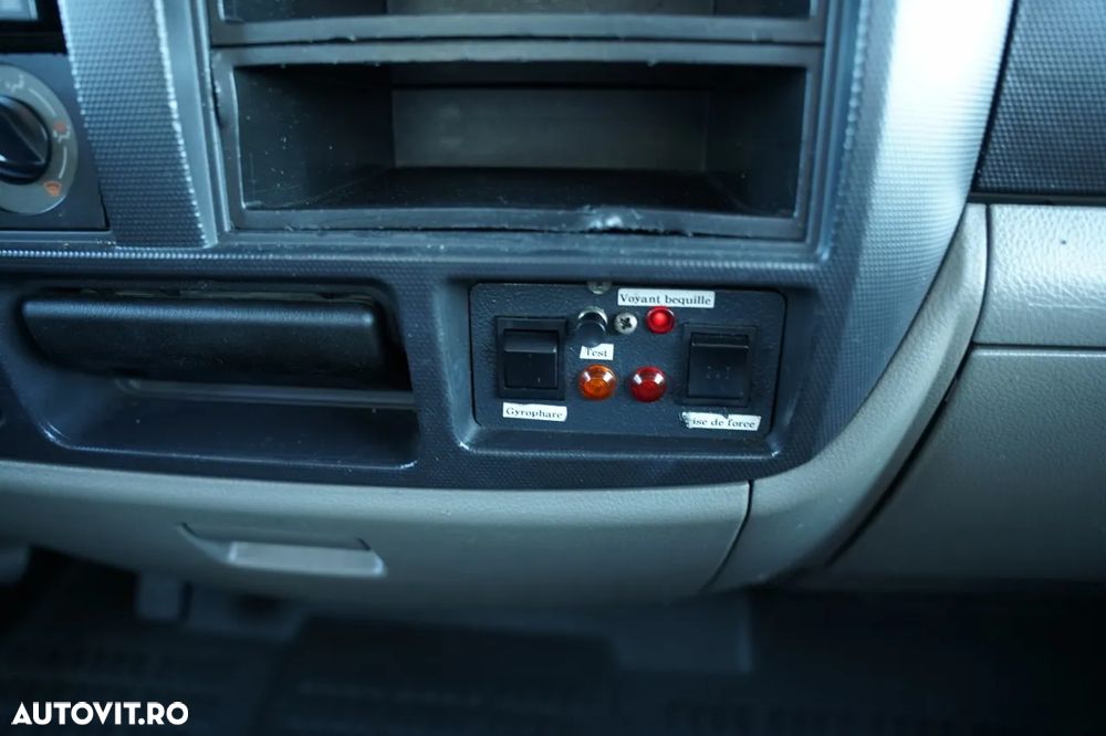 Nissan CABSTAR / ELEVATOR DE 20 DE METRI / GSR E200TE4 / DUBLU / CAPACITATE DE RIDICARE - 200 kg / 4 STABILIZATOARE / - 32