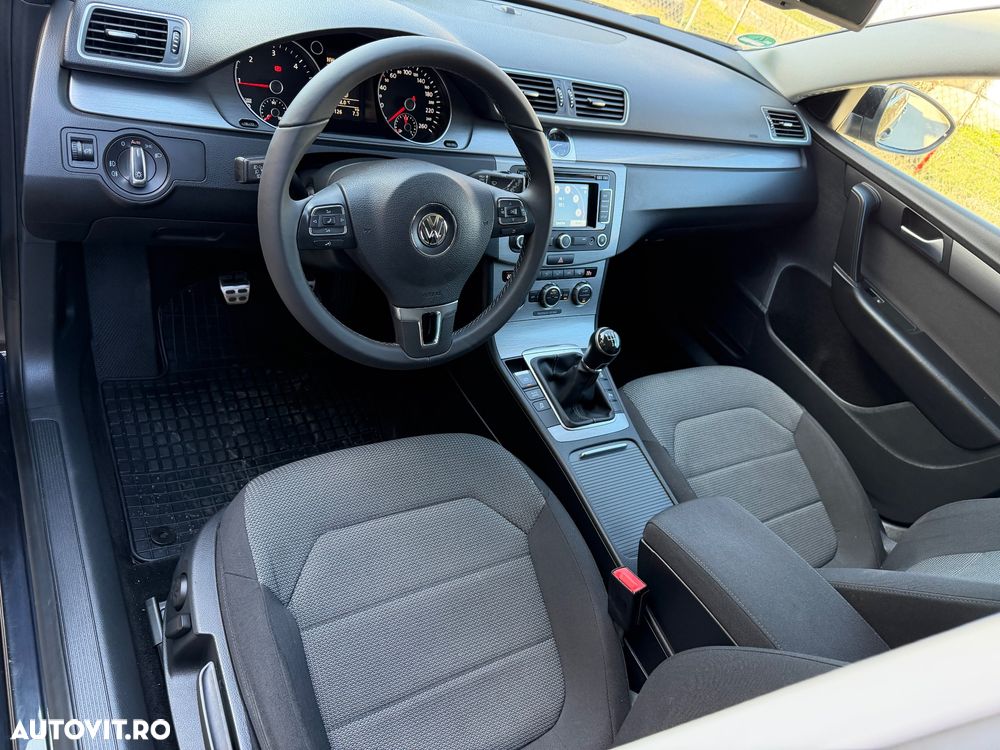 Volkswagen Passat 2.0 Blue TDI SCR Trendline - 12