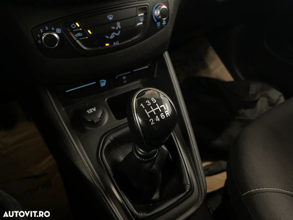 Ford Transit Courier - 15