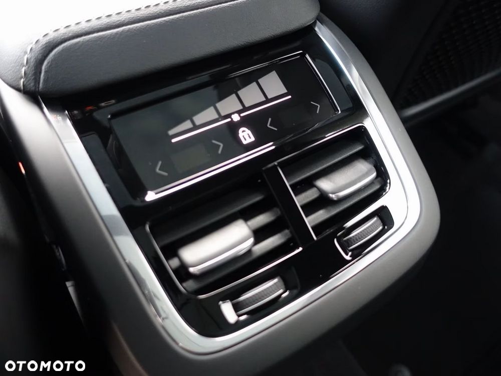 Volvo XC 60 B5 B AWD Ultra Black Edition - 11