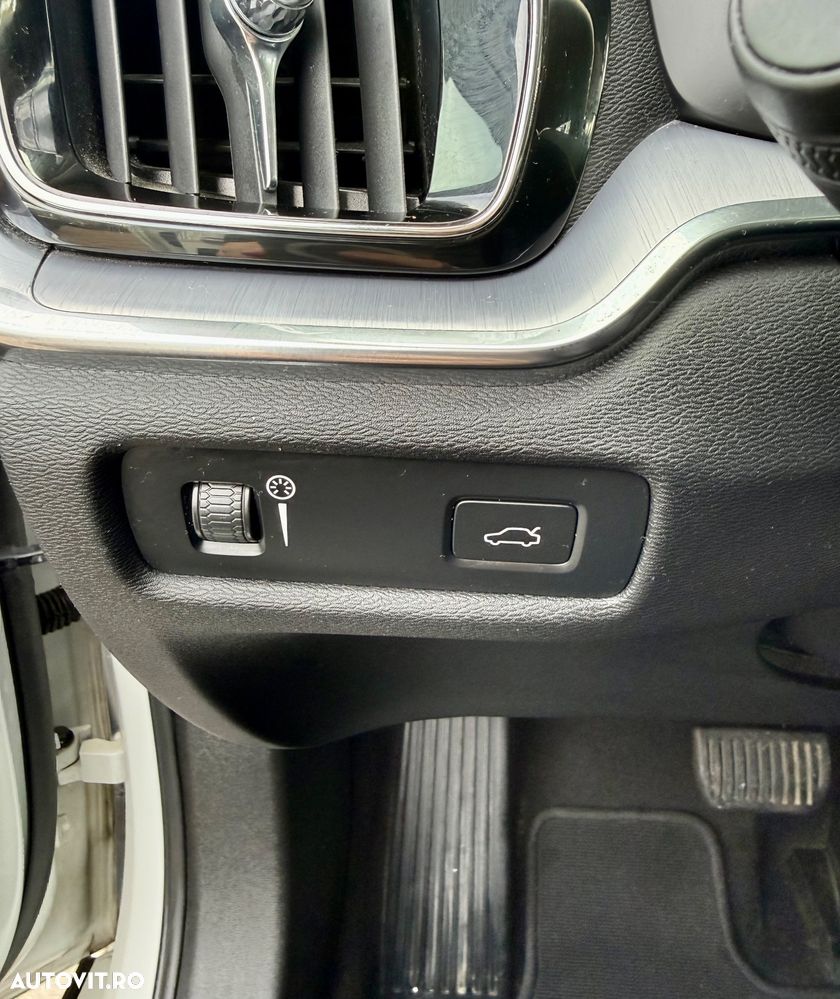 Volvo V60 B4 D Geartronic Momentum Pro - 21